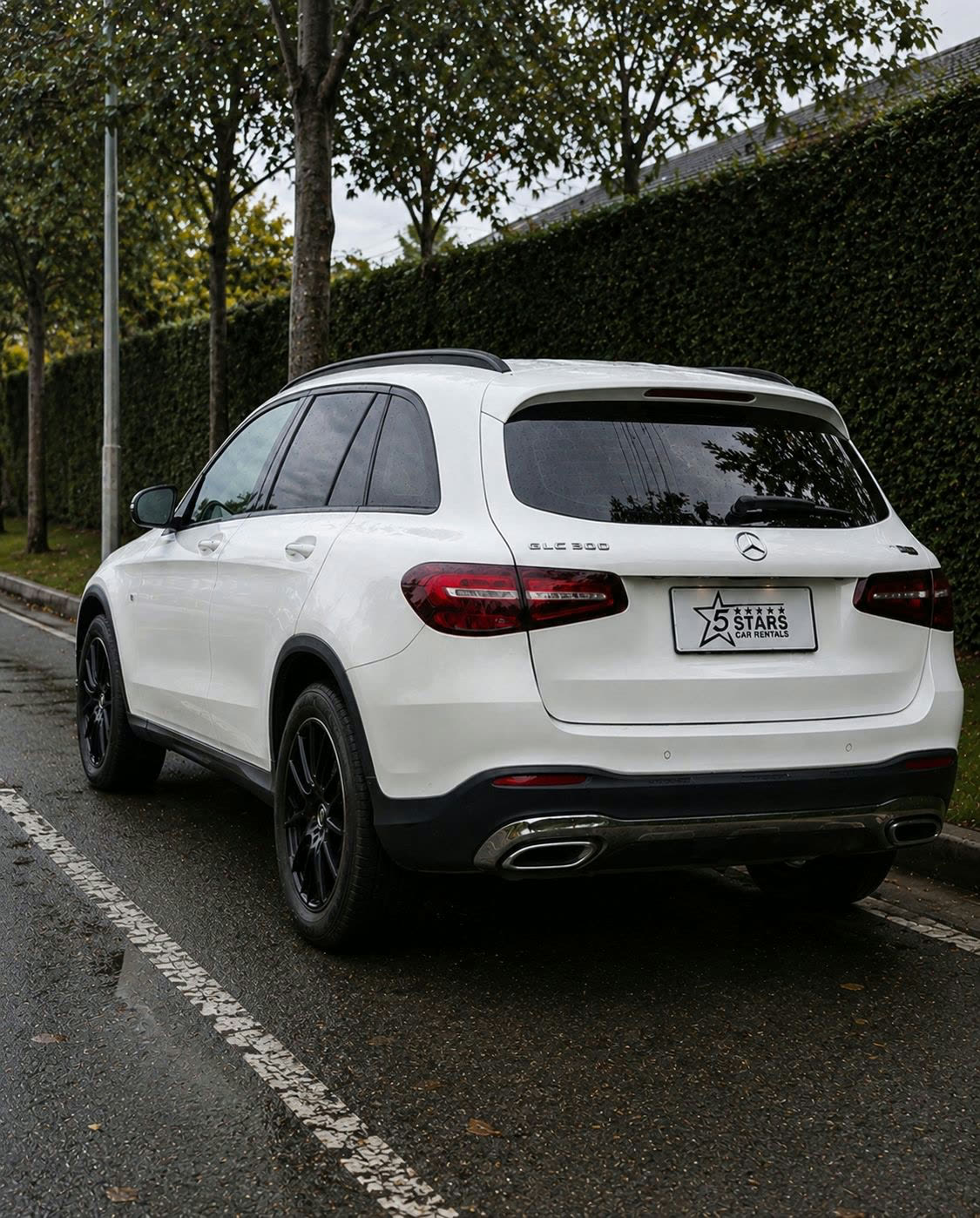 Mercedes Benz GLC300 — view 2