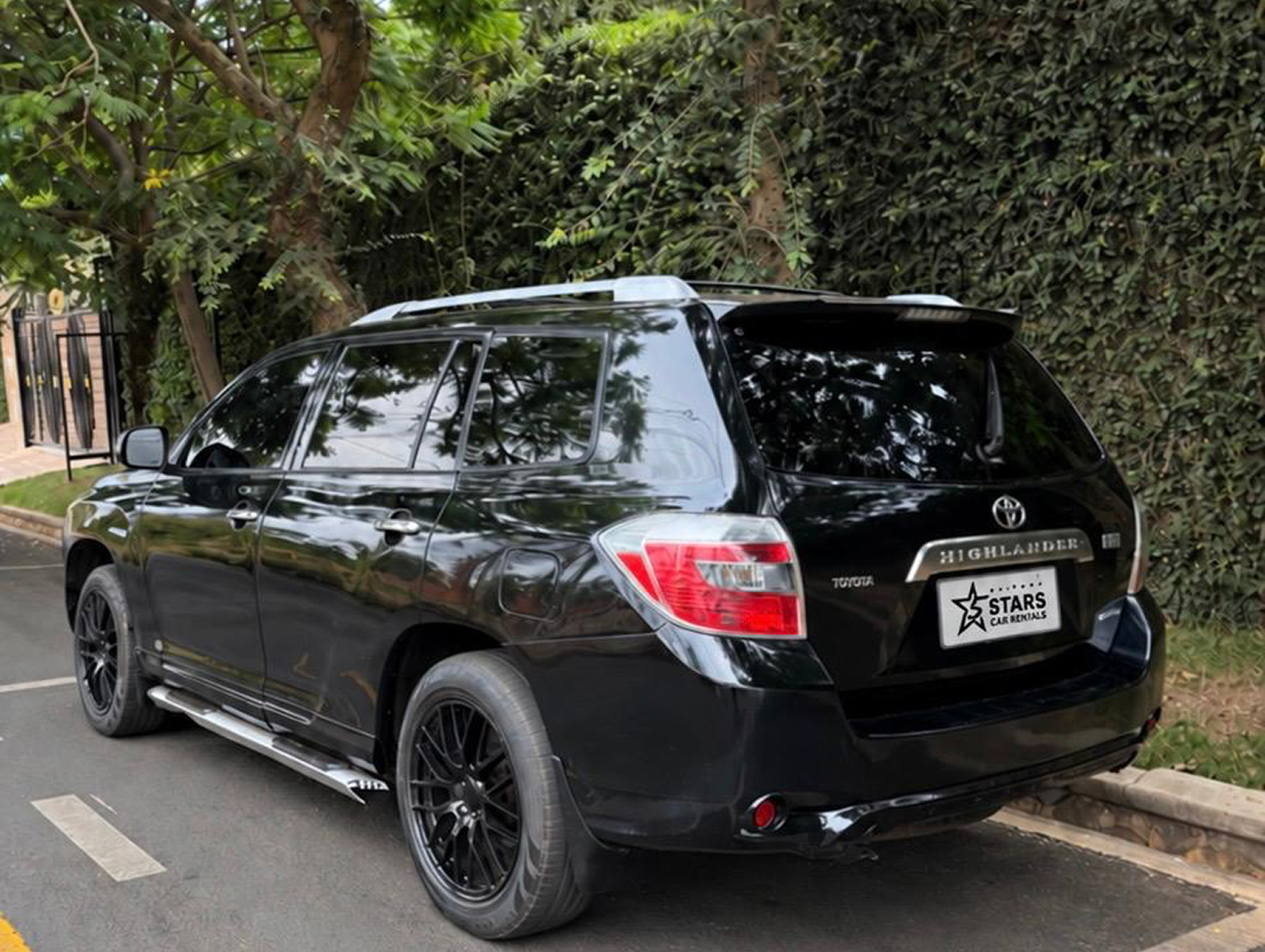 Toyota Highlander Hybrid — view 2