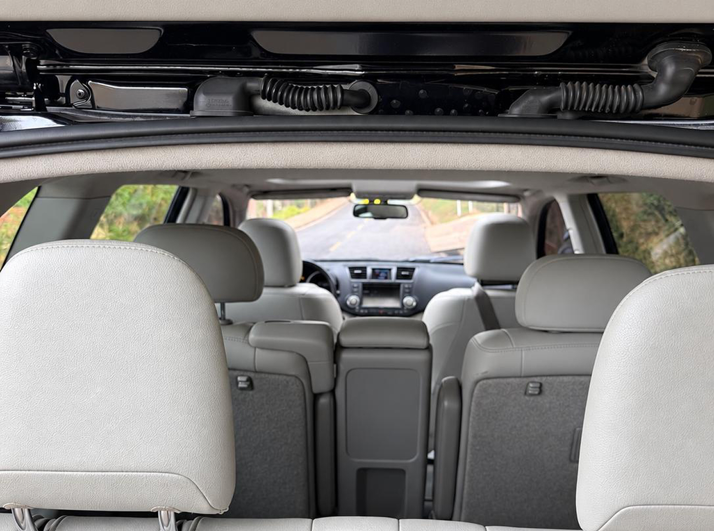 Toyota Highlander Hybrid — view 3