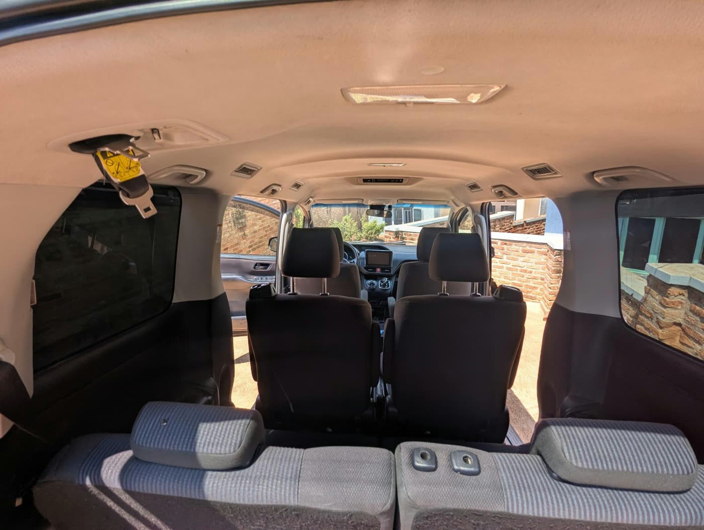 Toyota Van — view 3